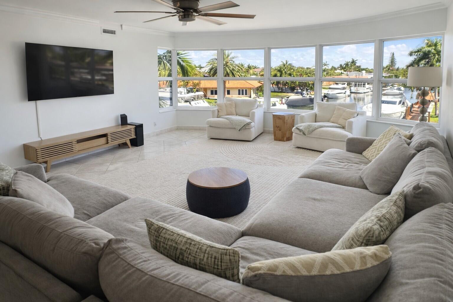 Image 3: Living Room