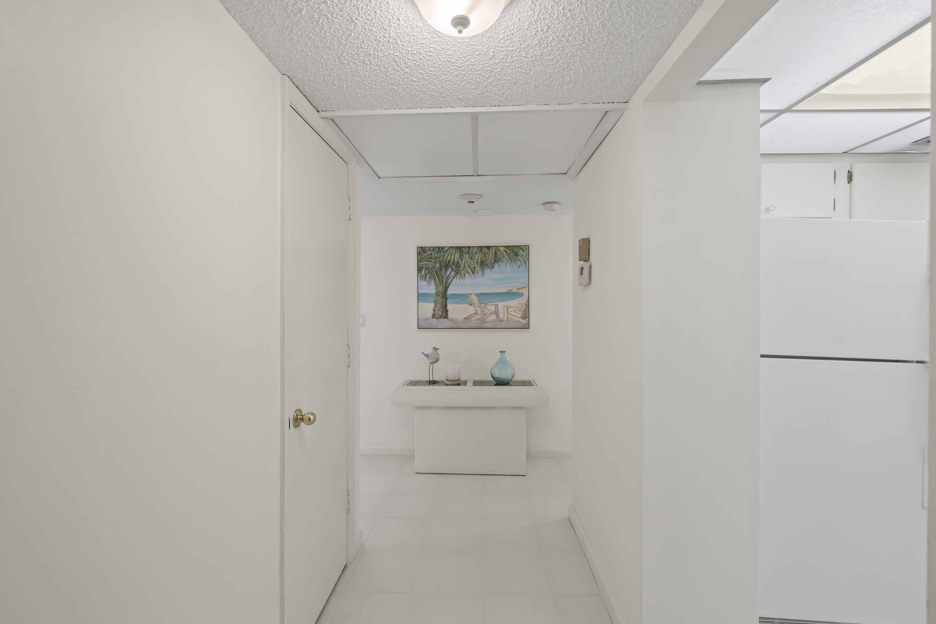 Image 4: 951 De Soto Rd