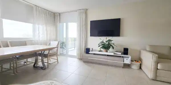 Image 2: Living2