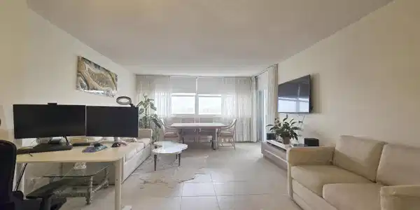 Image 4: Living1