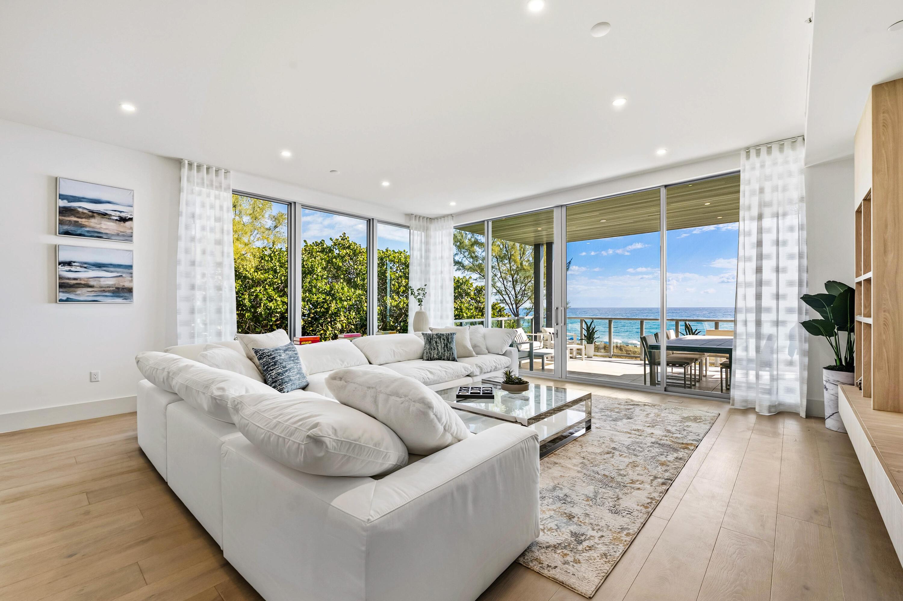 Image 4: Living room