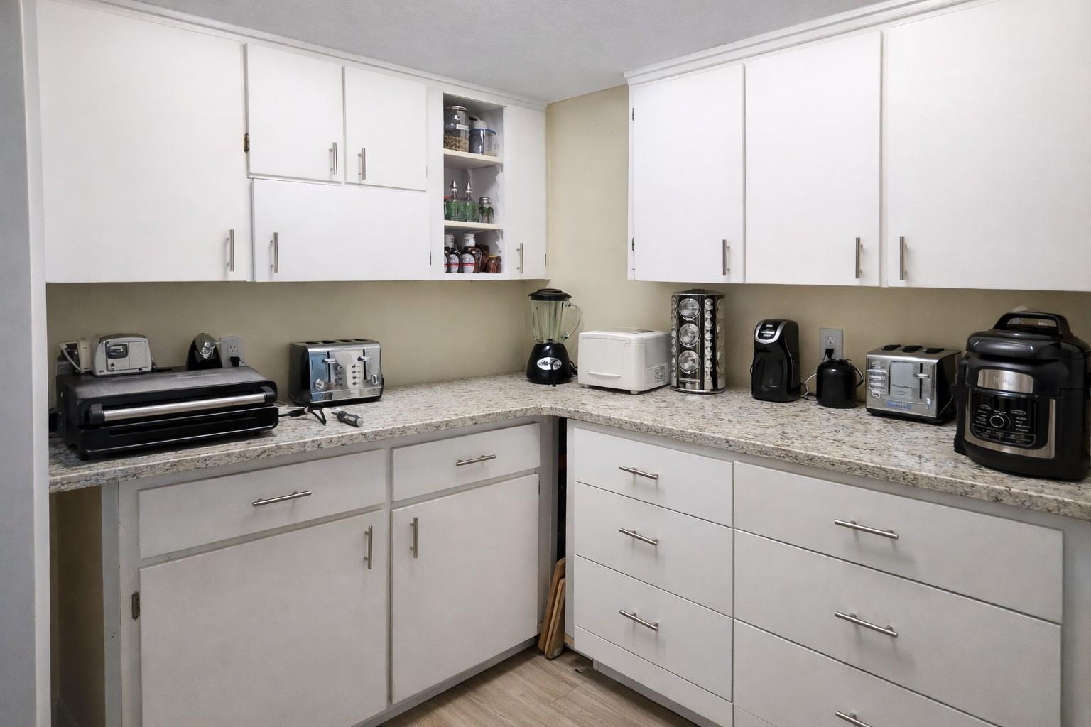 Image 3: Butlers Pantry