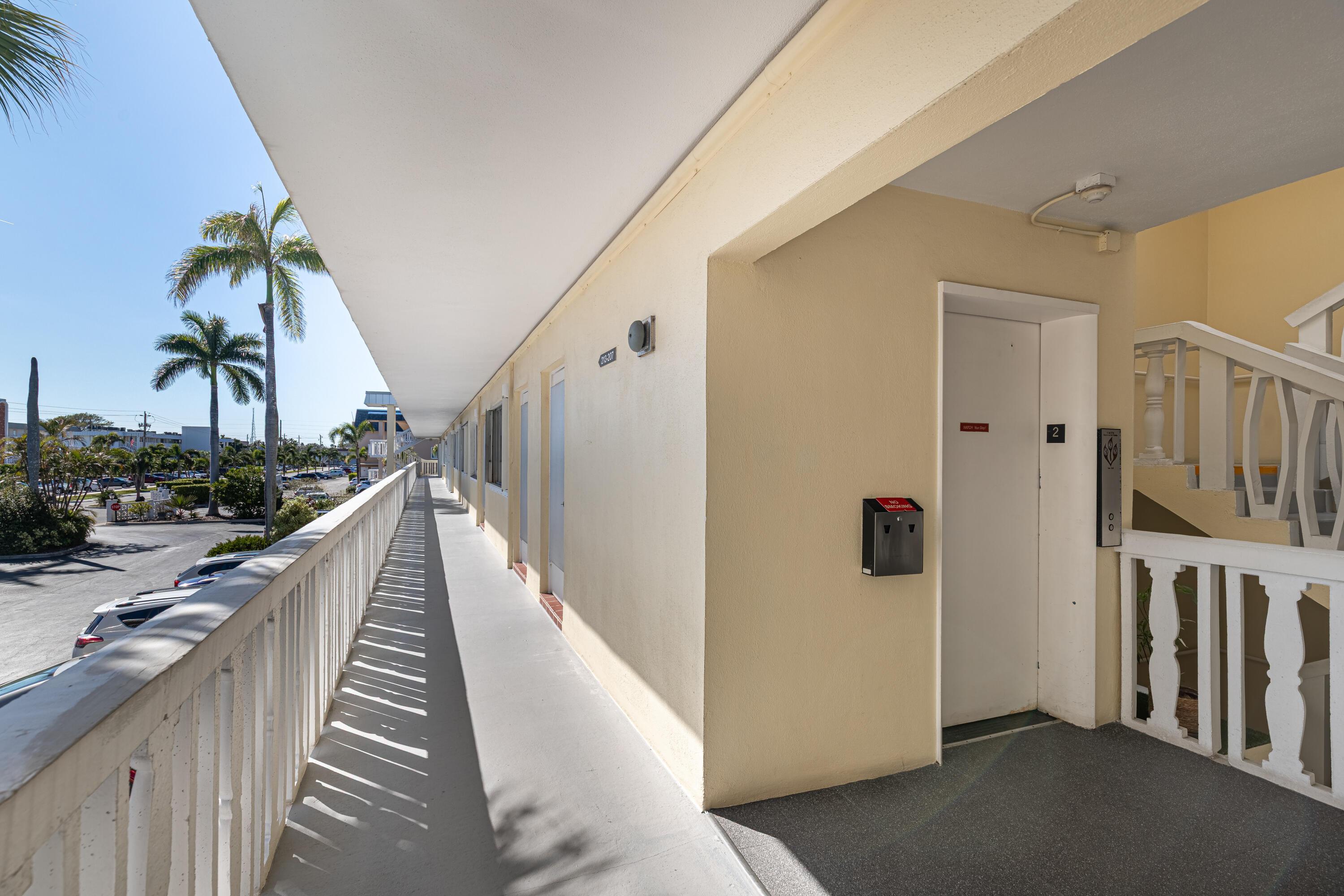 Image 4: Elevator
