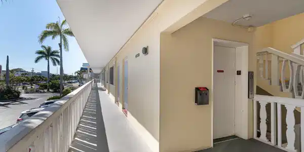 Image 4: Elevator