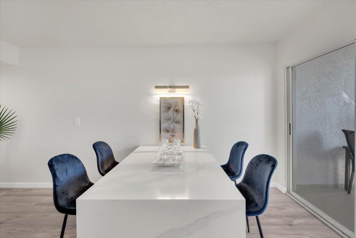 Image 4: 23-23 - 275 Palm Ave B304