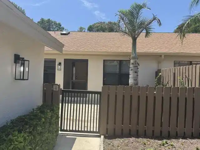 Image 1: Entry way to property