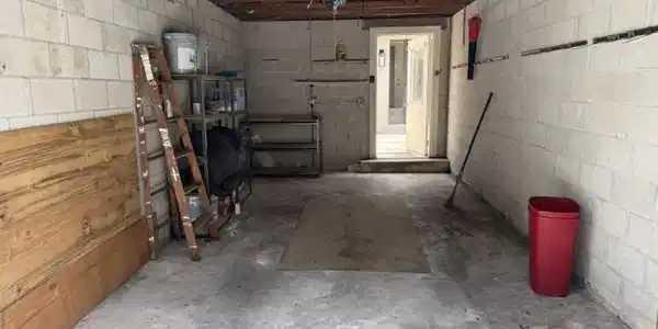 Image 4: One car garage