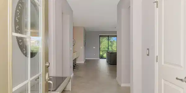 Image 3: 4