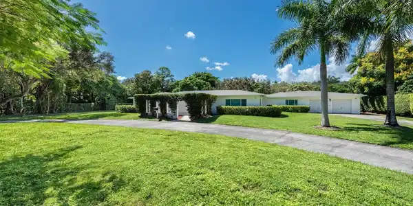 9040 SW 64th Ct
