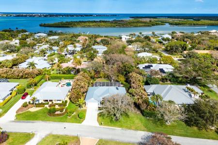 3741 SE Bowsprit Court