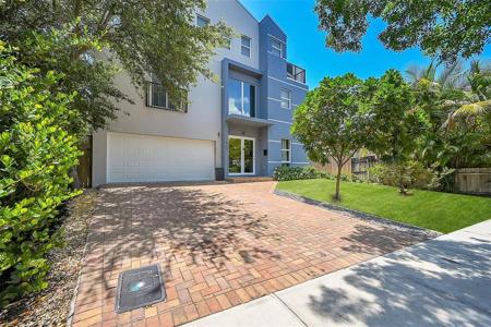 640 NE 17th Way
