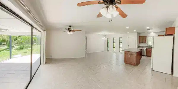 Image 2: 01FULLVIEW