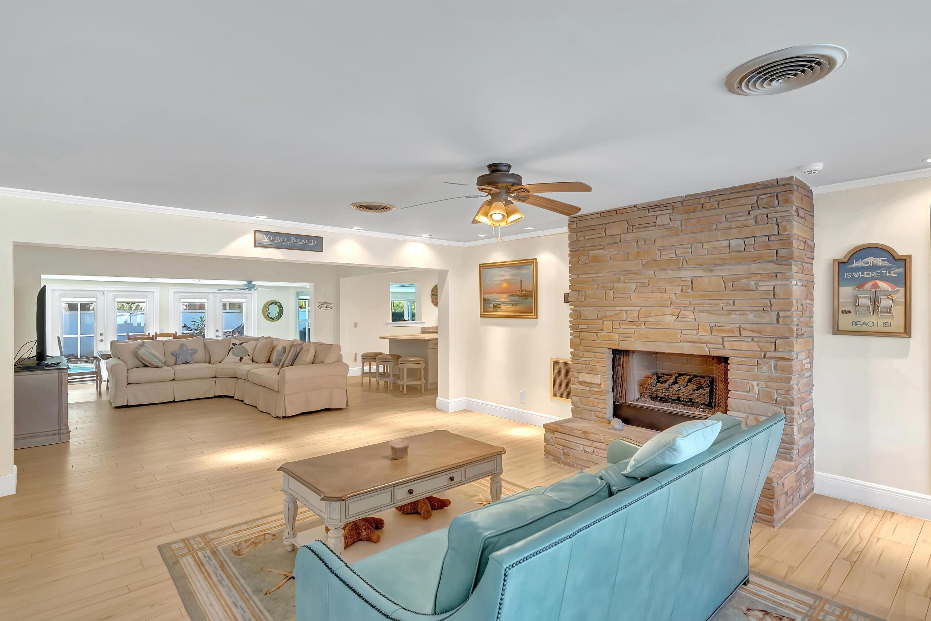 Image 2: Living Room
