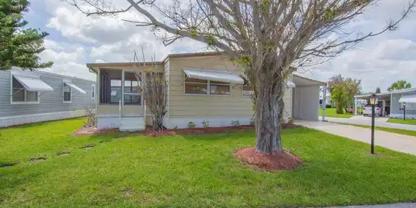 Image 2: Corner Lot