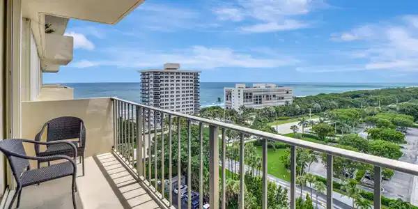 2121 N Ocean Boulevard