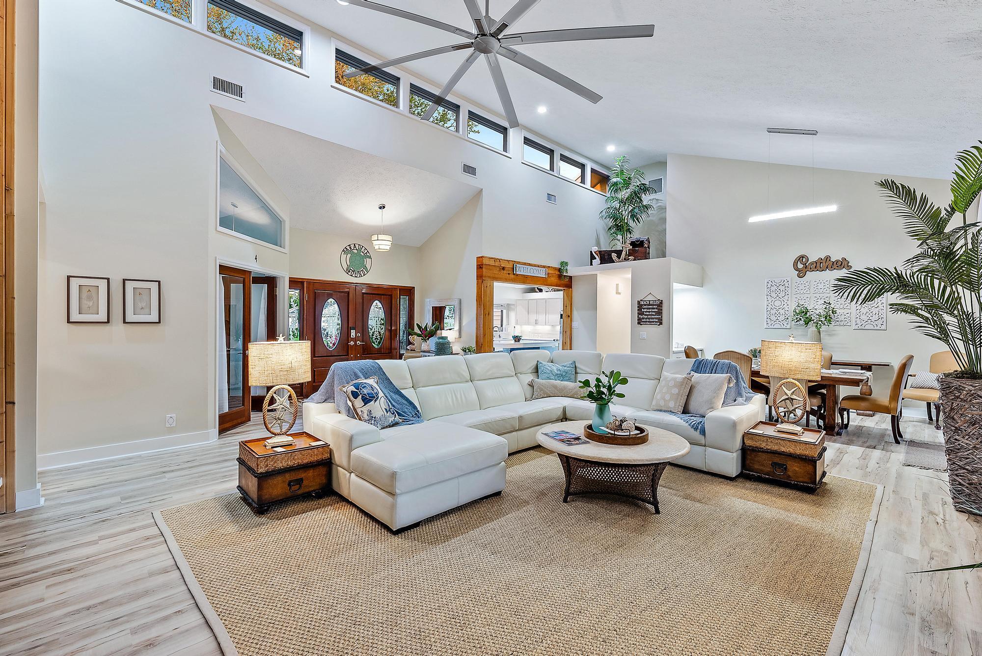 Image 3: Living Room 2