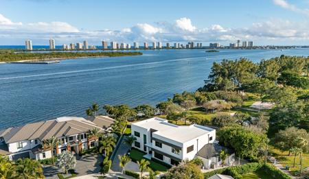 706 Lakeside Circle