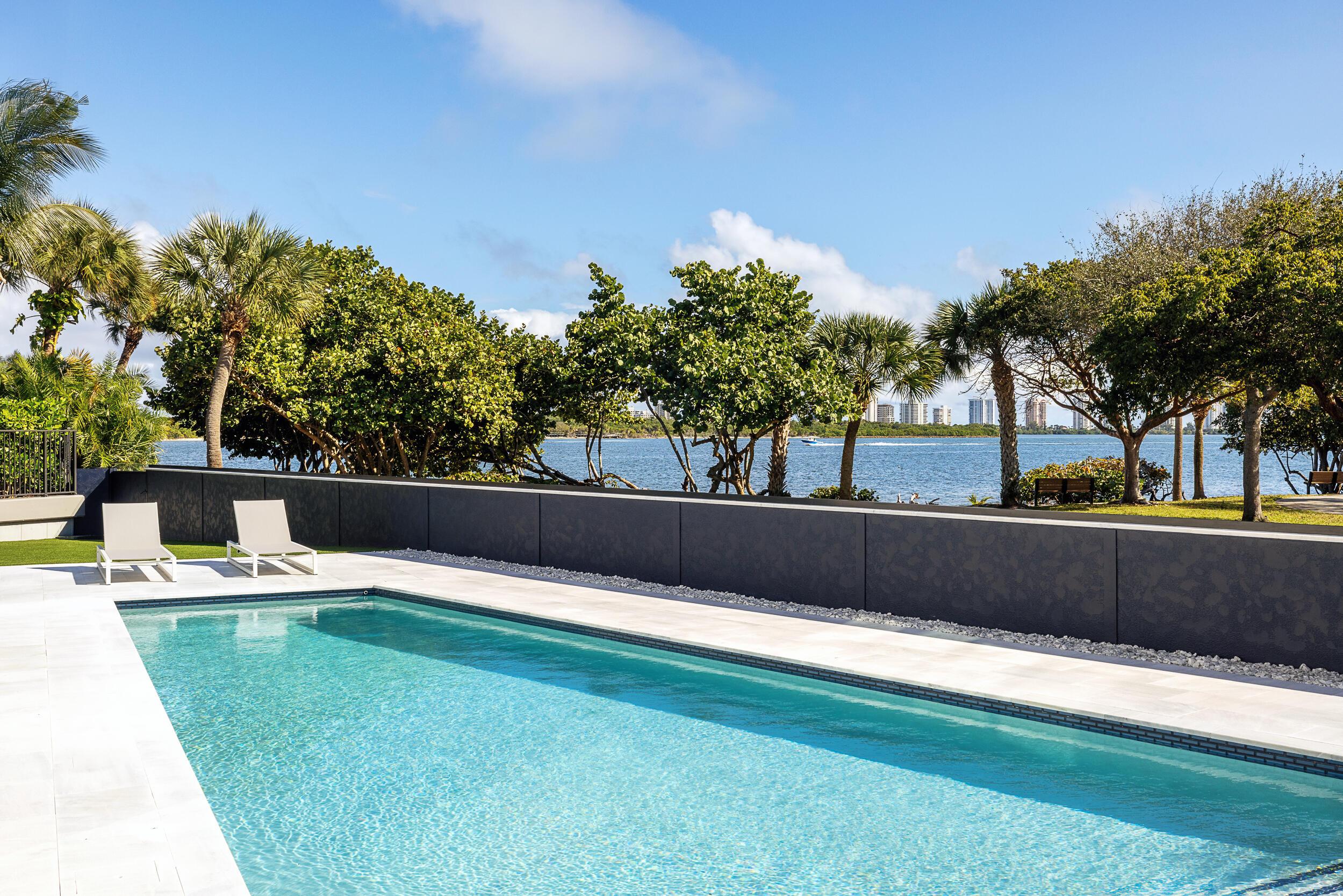 Image 2: Pool