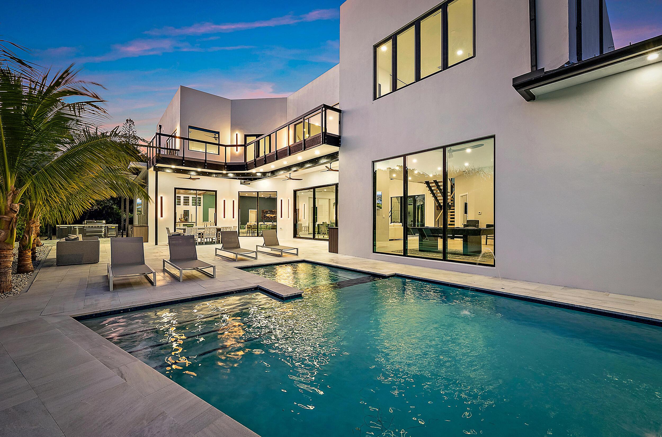Image 4: Pool
