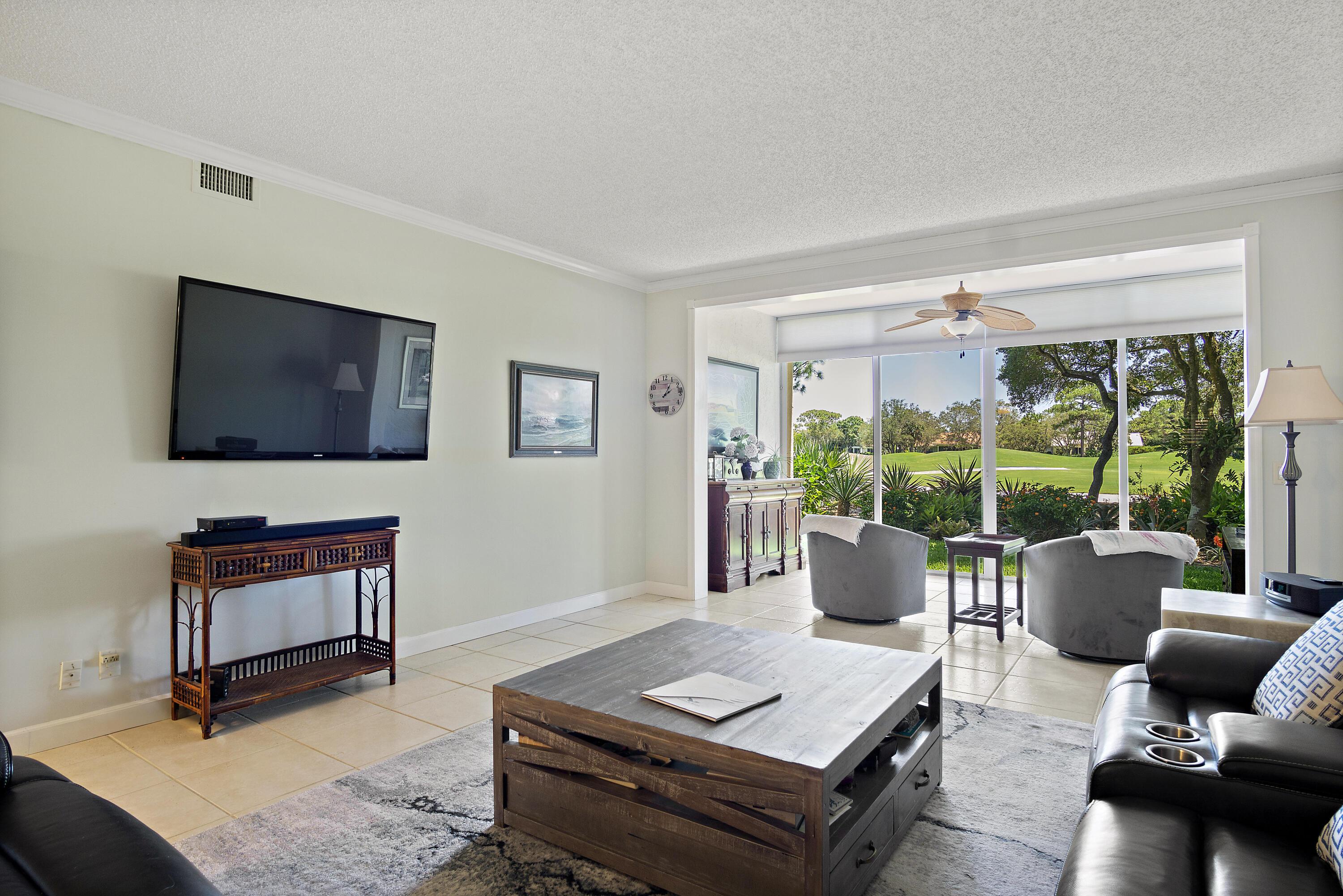 Image 3: 2a. Living Room