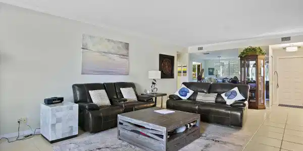 Image 4: 2c. Modern Living Room