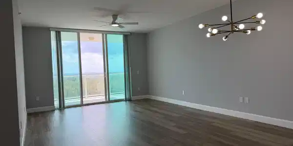 Image 3: Dining Living