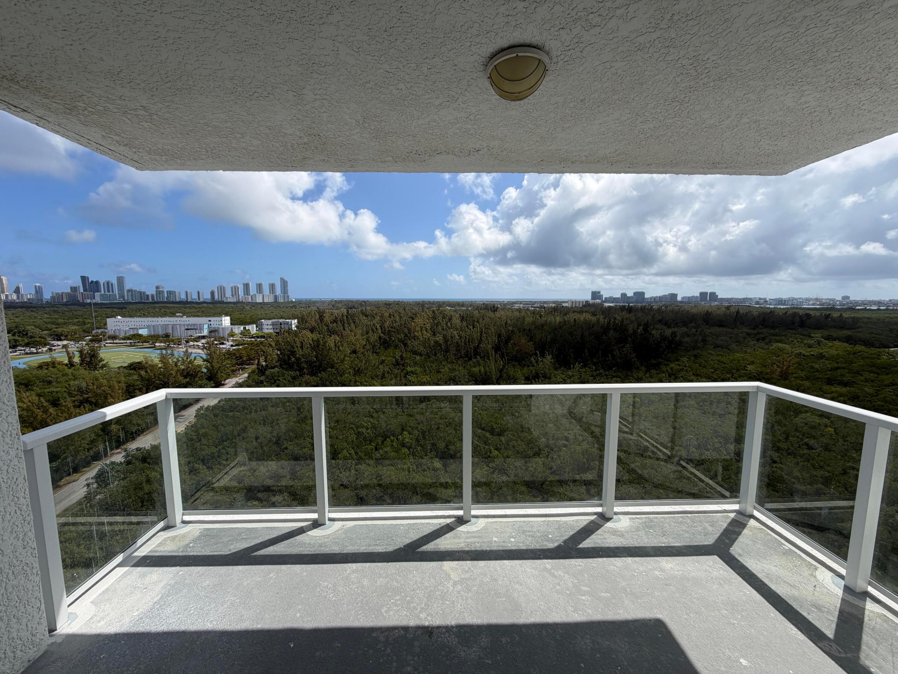 Image 4: Balcony