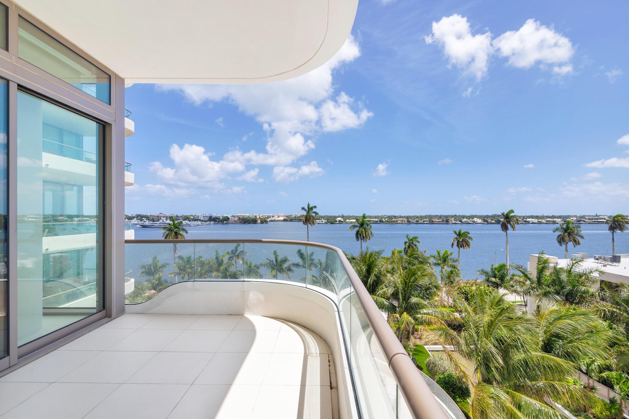 Image 3: Balcony