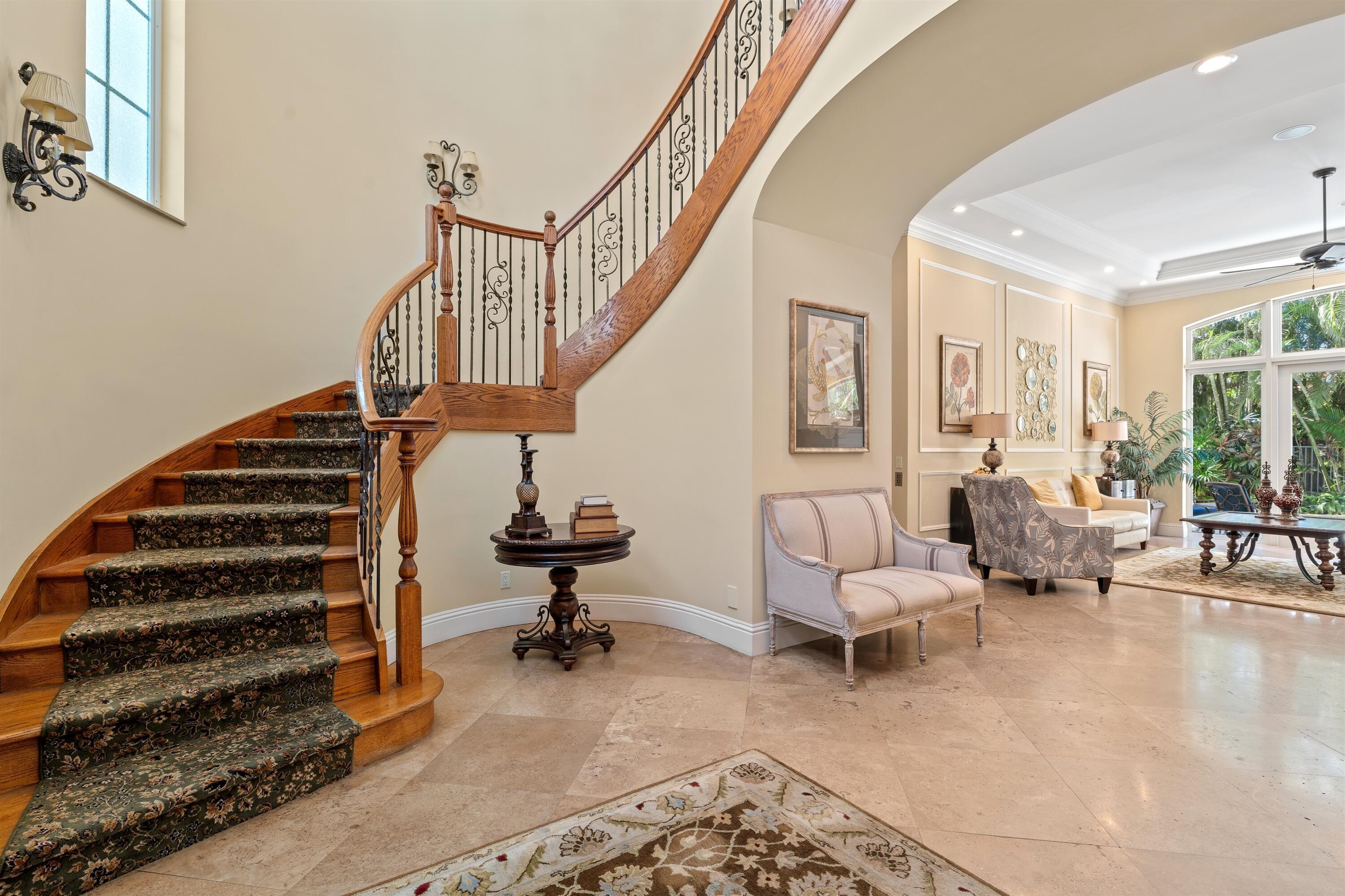 Image 4: FOYER_ANGLE
