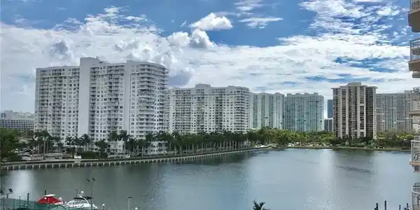 18031 Biscayne Blvd