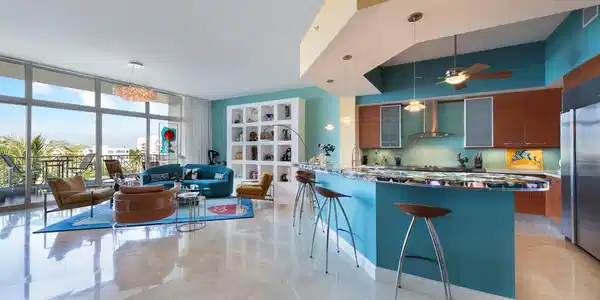 Image 4: Open Living/kitchen