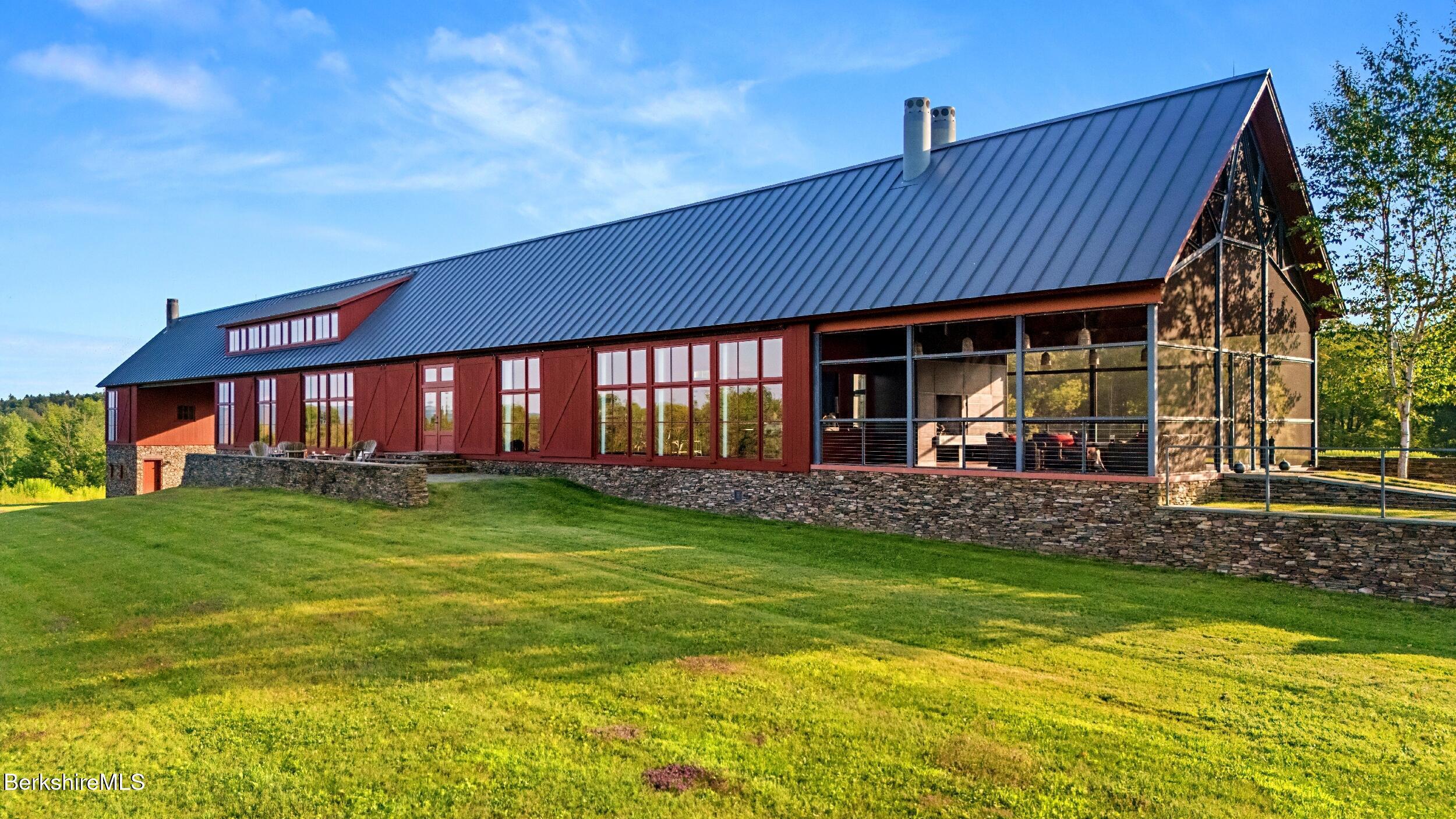 Image 3: Exterior - 25LR (3)