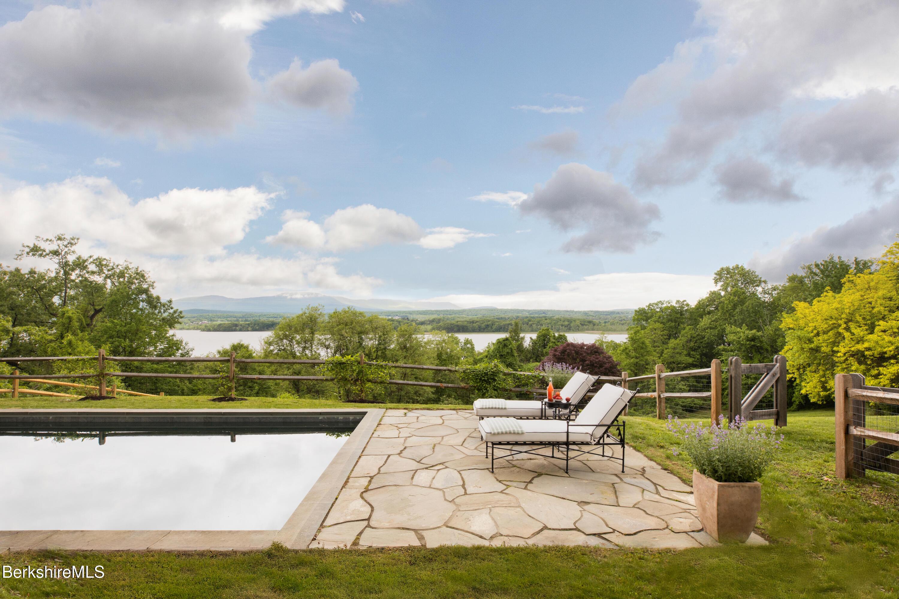 Image 2: Riversmeet - 2