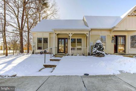 921 RIVERSEDGE CIRCLE