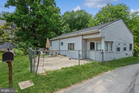 1099 LOCUST DRIVE