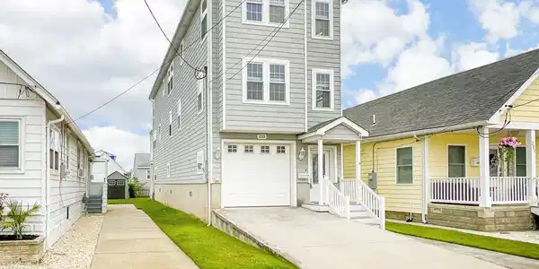 223 W 12TH AVENUE