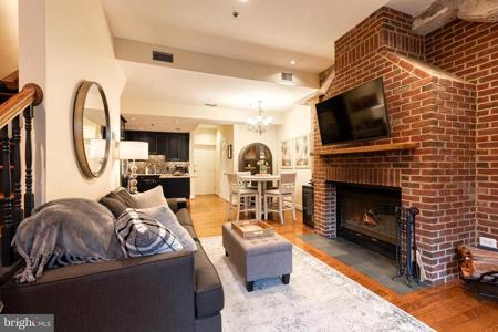 960 FELL STREET
