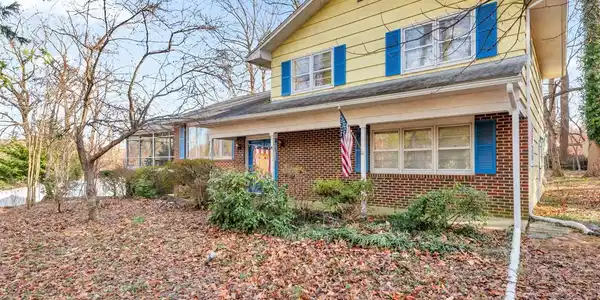 25 POCONO DRIVE