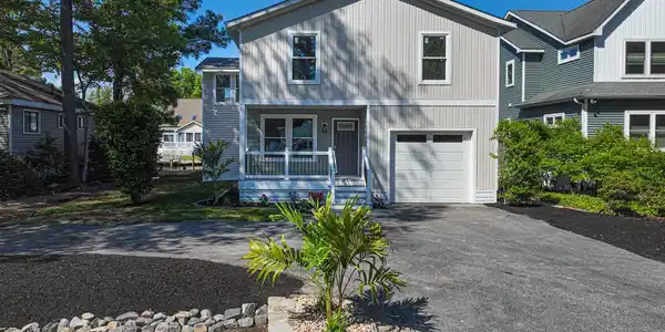 8 GRAND PORT ROAD