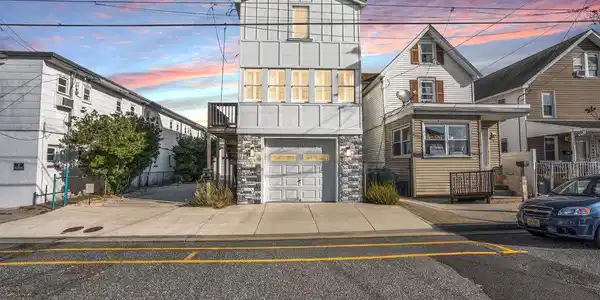 113 ROBERTS AVENUE