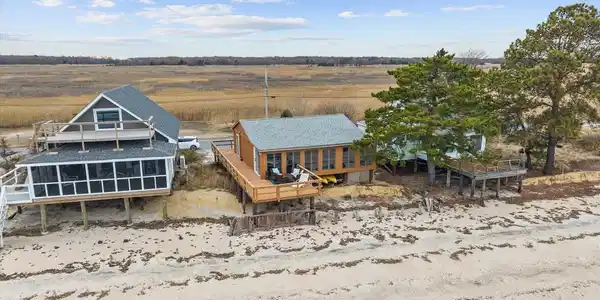 201 SANDPIPER DRIVE