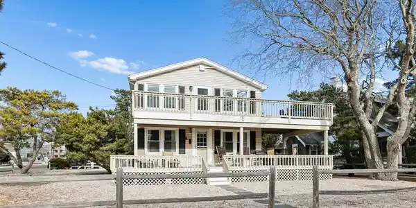 223 STRATFORD