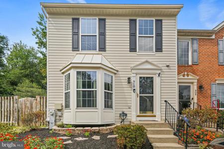 910 CHESTNUT WOOD COURT