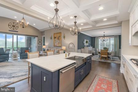 215 MAN O WAR PLACE