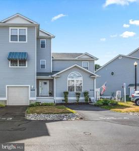 525 YACHT CLUB DRIVE