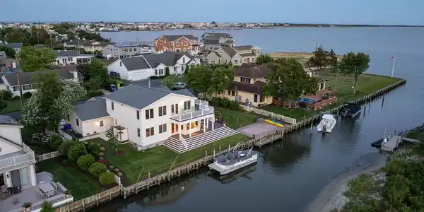 13 VENETIAN DRIVE