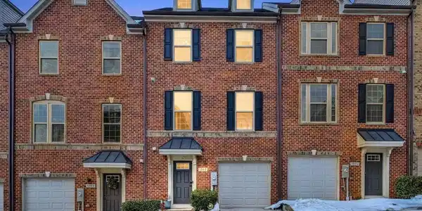 1004 MACON STREET