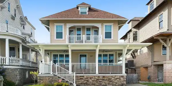 821 BEACH DRIVE
