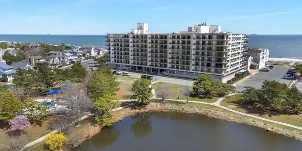 527 BOARDWALK AVENUE