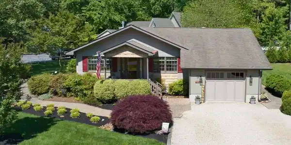5 FAIRWAY LANE